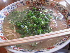 料理:らーめん500円@ラーメン本舗・博多葱一・天神