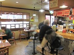 4店内:カウンター・テーブル@元祖赤のれん・節ちゃんラーメン・野間店
