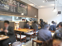 店内:テーブル席@日の出食堂・博多駅