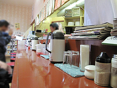 3店内:カウンター@B-1ラーメン一味・中華