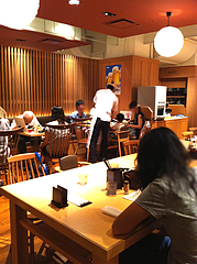 店内:カウンター・テーブル席2@天つるり・西鉄天神ソラリアステージビル店
