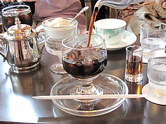 料理:アイスコーヒー注ぐ@珈琲舎のだ 朝日ビル店(本店)