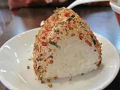 16ランチ:ふりかけおにぎり90→70円正面@東園