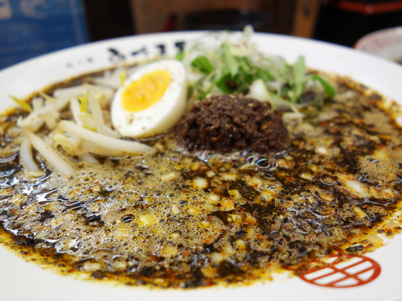 博多おんな節 福岡 天神の新店 シビレ黒担々麺 あの頃の中華そば 担々麺 あづま屋 天神店