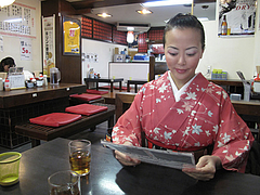 3店内:テーブル@博多ラーメンしばらく祇園店