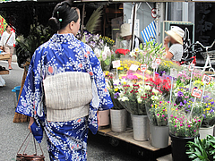外観:花屋のリヤカー部隊@蜂楽饅頭・西新