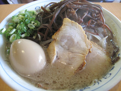 11モヤシとキクラゲてんこ盛り120円+半熟煮玉子@西谷家