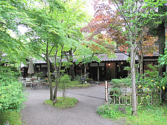 外観:中庭@鍵屋・亀の井別荘・湯布院