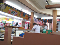 店内:イートインコーナーから@蛸松月・柳橋連合市場