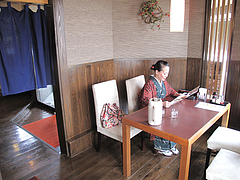 3店内:テーブル席@博多ラーメンこじま亭・那珂川店