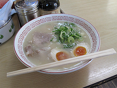 ランチ:らーめん500円@ラーメン・長浜ナンバーワン祇園店