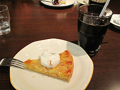 料理:アップルタルトとアイスコーヒー@イタリア料理カプリチョーザ博多デイトス店