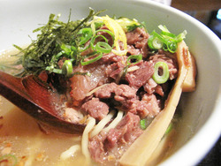 11名物馬すじラーメン肉がん見@馬肉・研