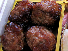 料理:ジャンボ肉団子@2011セントラルホテル福岡お節(おせち)・三の重