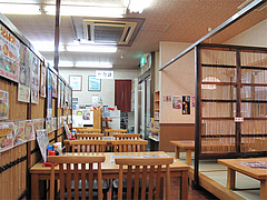 店内:テーブル席@うどんレストランうちだ屋清川店