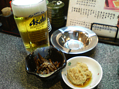 料理:ビールと小鉢@居酒屋王国・雑餉隈(ざっしょのくま)