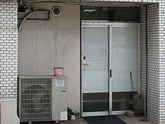 外観:ラーメン元気一杯!!室外機の上@博多区呉服町