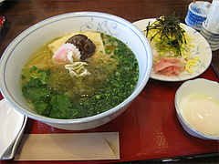 料理:ごりょんさん(おぼろ昆布・博多小ねぎ・なると・三つ葉・椎茸・南関あげ)・温泉玉子)600円@虹の家(ななのや)