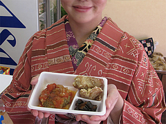 ランチ:ミックス弁当おかずのみ310円です。