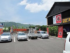 外観:駐車場20台@麺's蓮・那珂川