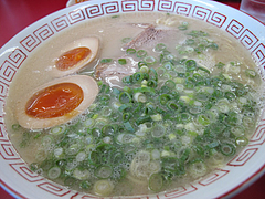 ランチ:ラーメン550円+煮玉子50円@博多成金ラーメン東浜店