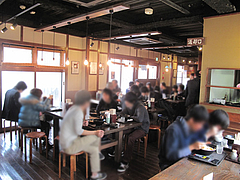 7店内:大テーブル@讃岐うどん大使・福岡麺通団・薬院