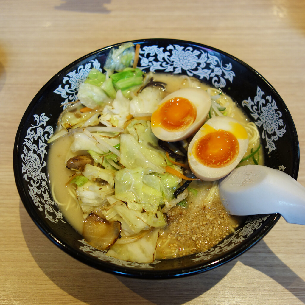 博多おんな節 福岡 天神立ち飲み角屋ビル2階のラーメン店 豊久 博多おんな節 福岡 天神立ち飲み角屋ビル2階のラーメン店 豊久