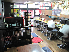 店内:カウンターと小上がり@一点公・福岡市南区