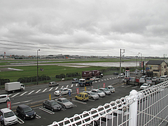 外観:展望台より望む福岡空港@牧のうどん・空港店