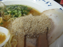 11おいしいチャーシューらーめん味噌麹ゴマ@烏骨鶏ラーメン麹屋