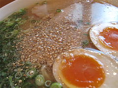 ランチ:ラーメン・スリゴマ@博多ラーメン一天門・キャナルシティ博多前