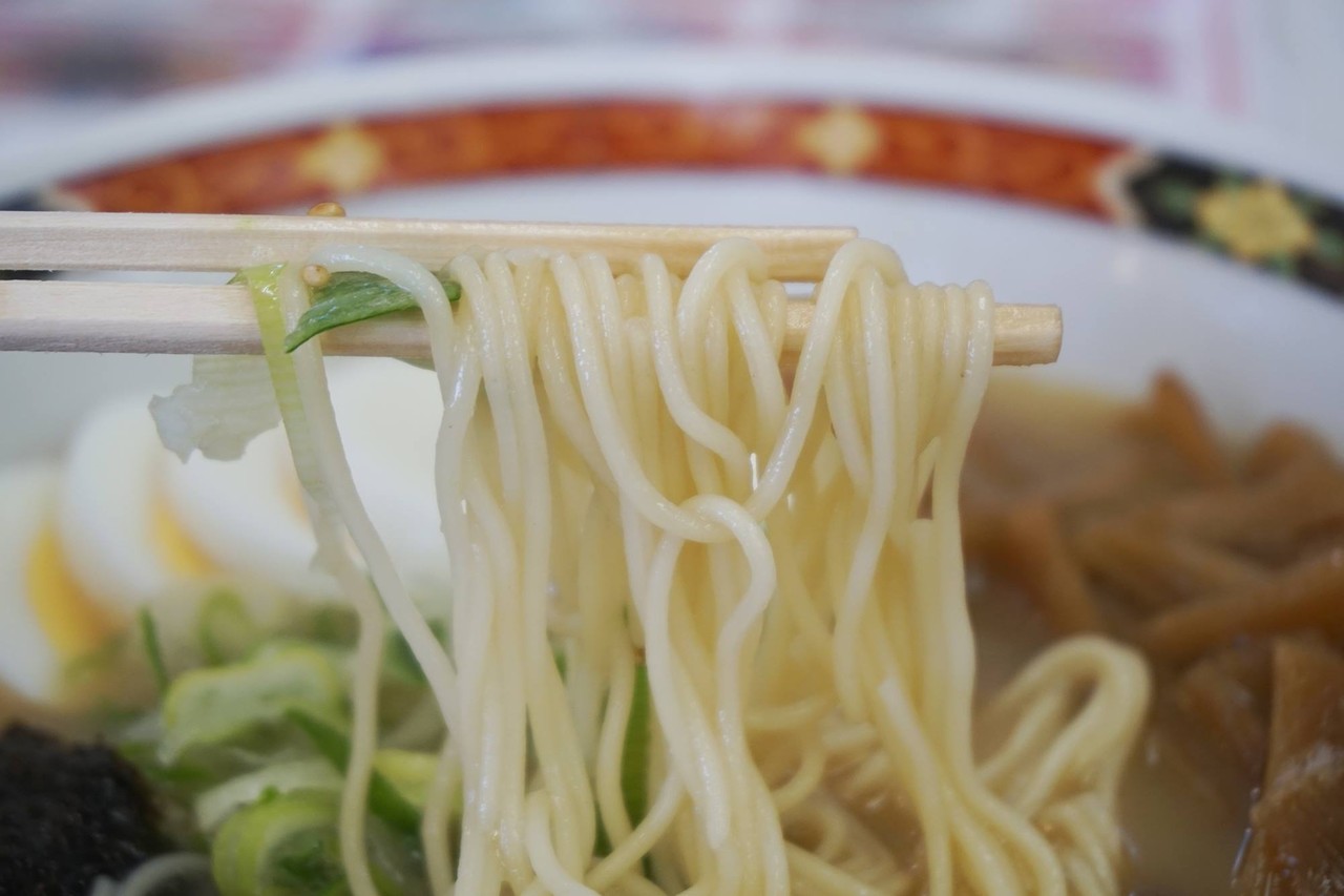 博多おんな節 福岡 昭和36年創業の老舗ラーメン店の味 宝来軒 吉富支店