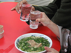 料理:コップ焼酎200円:元祖ラーメン長浜家・大手門
