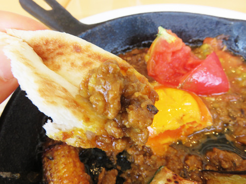 13カレー食べる