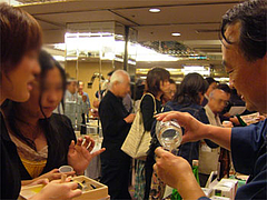 酒盗の瓶に日本酒入れる呑み方@福岡日本名門酒会