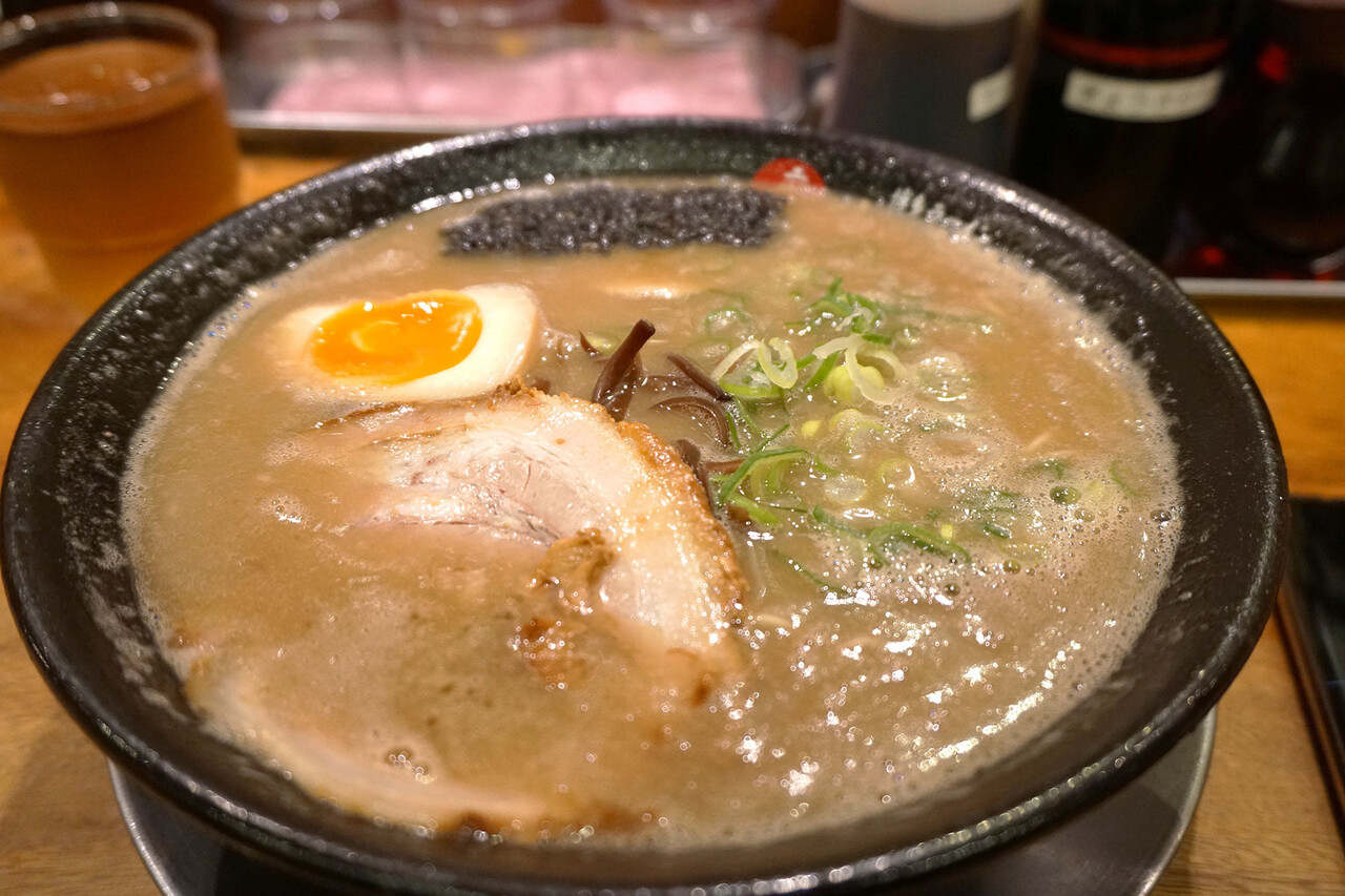 博多おんな節 福岡 天神の濃厚ど豚骨 とろりん天津飯 博多ラーメン 二代目けんのすけ 天神本店