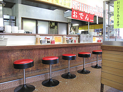 2店内:カウンター席・テーブル・小上がり@長浜ラーメン・餃子・長浜御殿・堤店