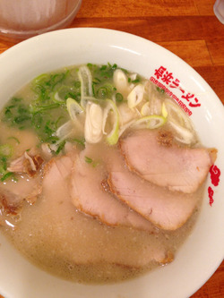 9ラーメン+チャーシュー150円@長浜ラーメン・じろう