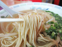 9とんこつラーメン麺@博多龍龍軒・長浜店