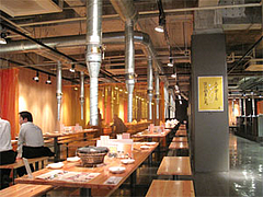 店内・焼肉シェルター220席!@HACHIHACHI(ハチハチ)赤坂店・福岡市中央区大名