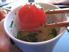 料理：お吸い物のトマトです。＠元祖博多めんたい重・西中洲