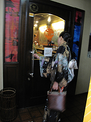 外観:2階入り口@カレーショップ・ドゥニヤ・東比恵