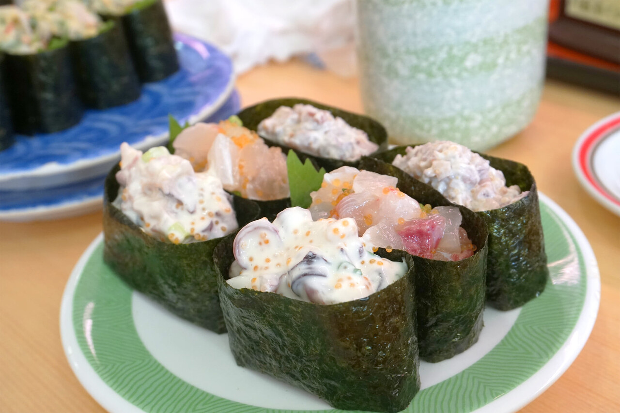 博多おんな節 福岡 軍艦が美味しい 地元のアナログ系回転寿司 太郎すし 春日店 博多おんな節 福岡 軍艦が美味しい 地元のアナログ系回転寿司 太郎すし 春日店