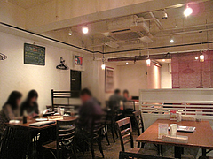 店内:テーブル席@イタリアン・トラットリア・ ウーノ(Trattoria-Uno)