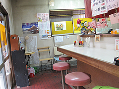 店内:カウンター@一番亭ラーメン