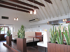 店内:テーブル席@カフェレストラン二見ヶ浦 ・糸島