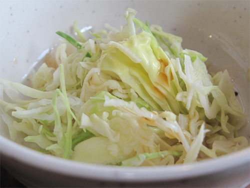 博多おんな節 お通しがキャベツ ボリューム醤油豚骨 横綱ラーメン 福重