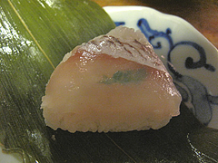 15料理:小鯛の笹寿司アップ@京寿司ランチ・祇園いづ重