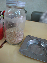 店内:卓上・喫煙OK@長浜ラーメン量亭
