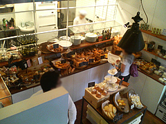 14店内:1階はパン屋@ラグルッピ大手門